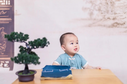 庄河怀孕肚子中间凹两边凸
